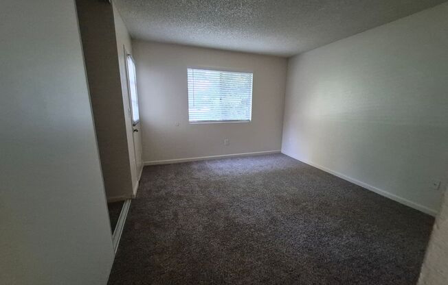2 beds, 1 bath, 920 sqft, $1,800, Unit 55