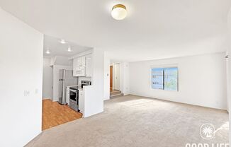 SD: 2BD/1.5BA Townhome in La Jolla w/ Private Balconies, 2-Car Garage & Community Pool!