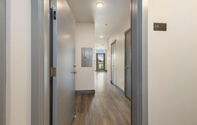 Studio, 1 bath, 288 sqft, $1,395, Unit 416