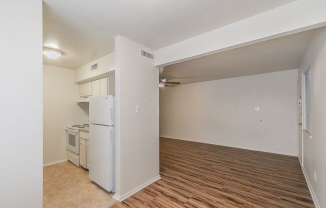 1 bed, 1 bath, $1,095, Unit # 11