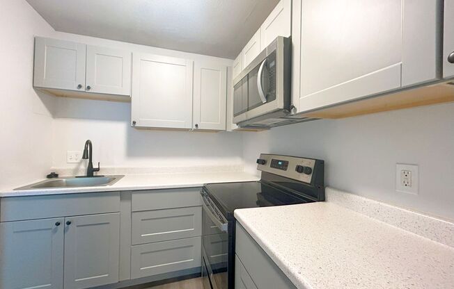 1 bed, 1 bath, 607 sqft, $1,695, Unit 602