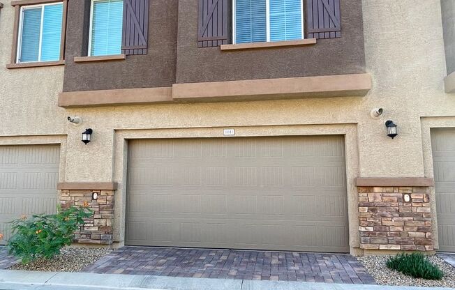 Stunning 3 Bedoom 2.5 Bath Townhome in Henderson!