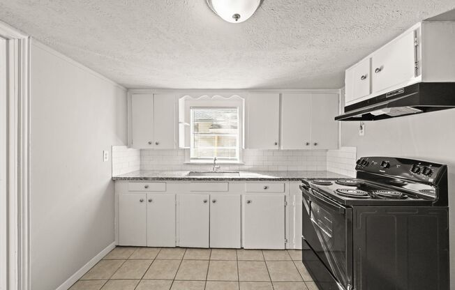 3 beds, 1 bath, $1,295