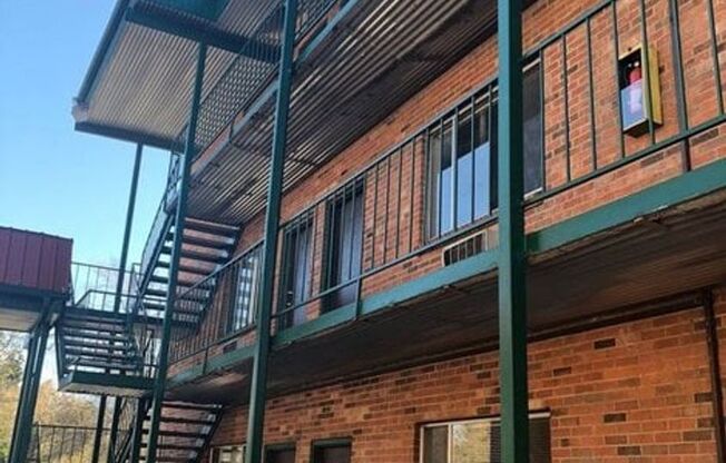 Spacious 2 bed unit for rent.