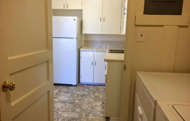 2 beds, 1 bath, 1,000 sqft, $1,600