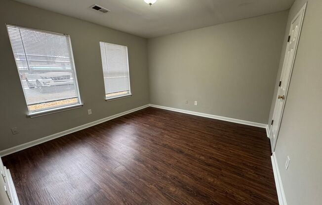 2 Bedroom 2 Bath End Unit Townhome in Quiet Neighborhood Near I-20