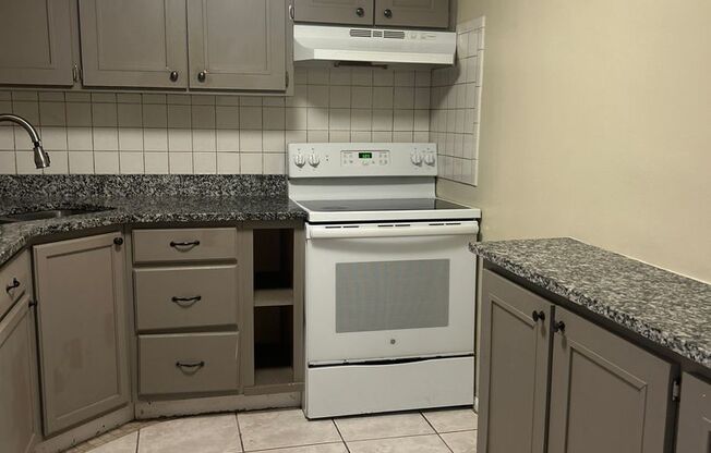 Updated Clearwater Condo – Steps from Golf, Minutes to the Beach!