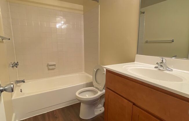 3 beds, 2 baths, 1,152 sqft, $2,350, Unit 14201 #204