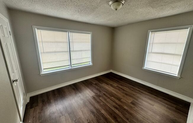 2 beds, 1 bath, $1,299