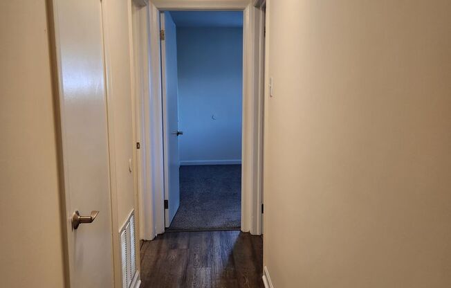 2 beds, 1 bath, 878 sqft, $1,285, Unit WY09013