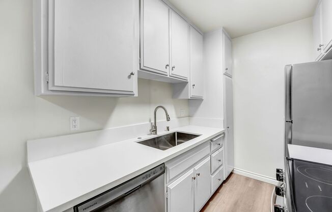 824 Maple St in Ocean Park neighborhood in Santa Monica!  Walk to Main St and the beach.