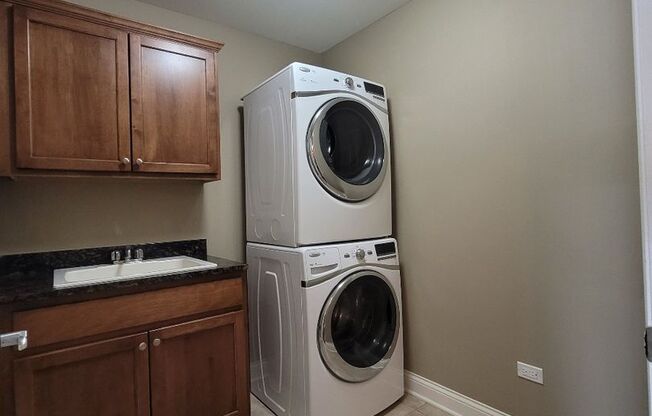 2 beds, 2 baths, 1,351 sqft, $2,300, Unit 518