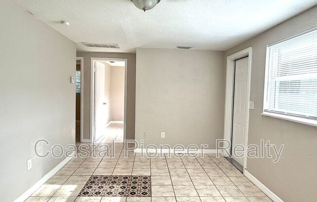 2576 42 AVE N
