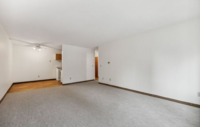 2 beds, 1 bath, 900 sqft, $1,350, Unit 104