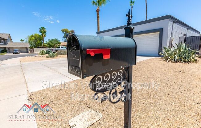 2223 W NOPAL CIR