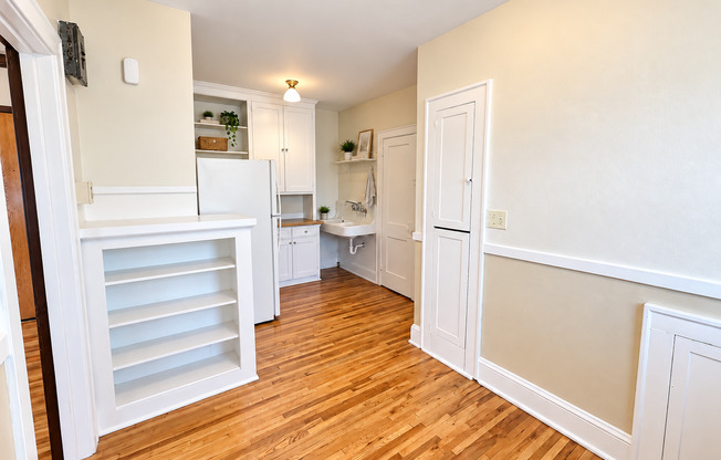 Studio, 1 bath, 445 sqft, $949, Unit 107