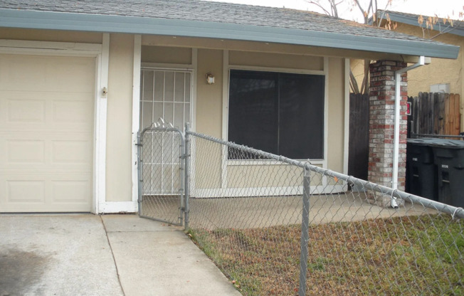 2 Bed 2 Bath Duplex!