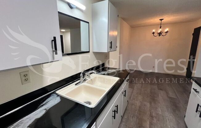 2 beds, 1 bath, $1,050, Unit 1027H