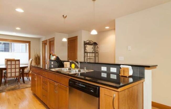 3 beds, 3.5 baths, $4,495