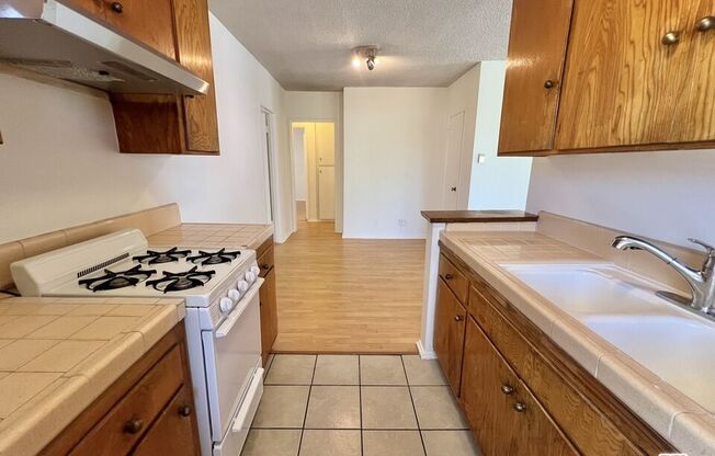 2 beds, 2 baths, 900 sqft, $2,750, Unit 4