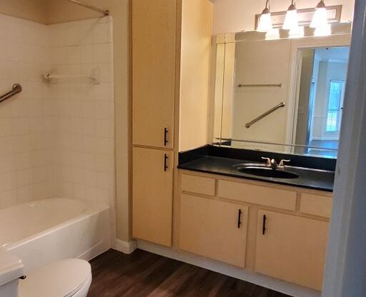 2 beds, 2 baths, 1,089 sqft, $1,875, Unit 207-u