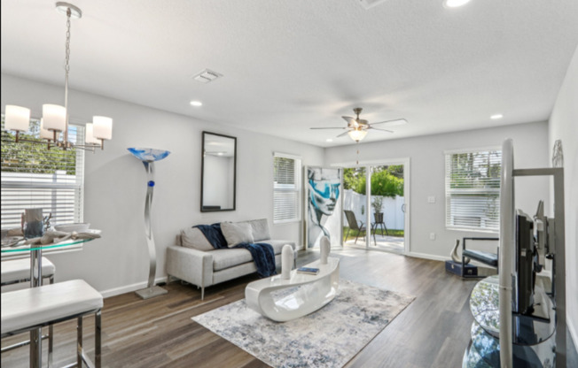 4 beds, 2 baths, 1,456 sqft, $1,899, Unit 5439