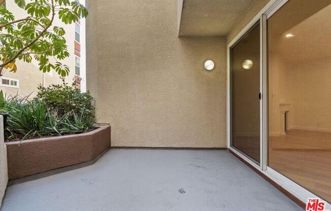 2 beds, 1 bath, 979 sqft, $2,850, Unit 122