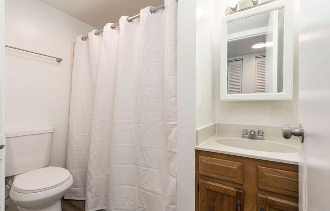 1 bed, 1 bath, $850, Unit 212