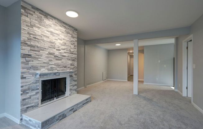Beautiful Remodeled 2bd, 2ba condo in Amazing Redmond Location!