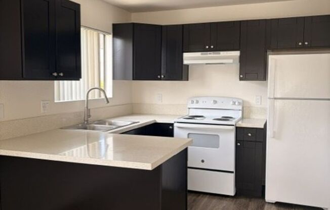 2 beds, 1 bath, 775 sqft, $2,195, Unit 086