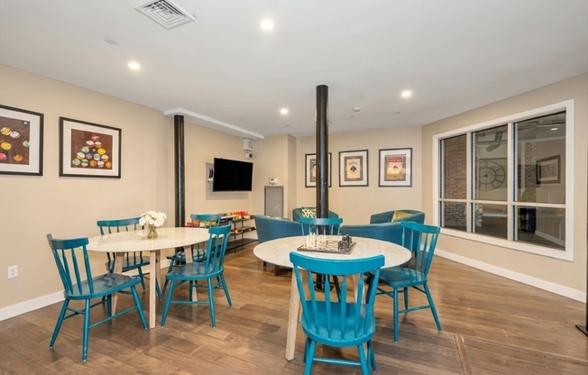 1 bed, 1 bath, 1,040 sqft, $2,400, Unit 142