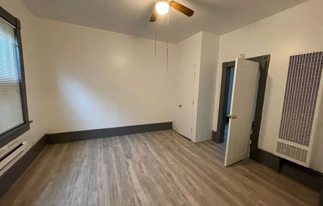 2 beds, 1 bath, 2 sqft, $795