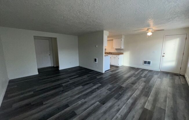 2 beds, 1.5 baths, 940 sqft, $1,498, Unit 35