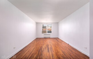 2 beds, 1 bath, $2,600, Unit 3B