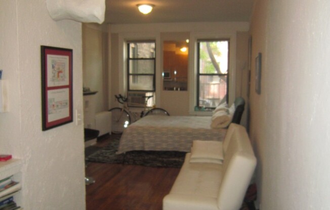 59 W 8 ST