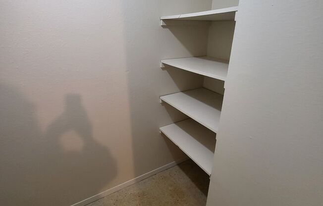 1 bed, 1 bath, 850 sqft, $950, Unit 9-923