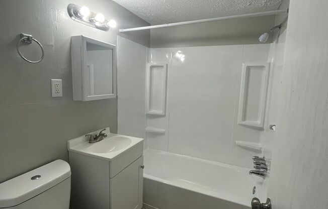 1 bed, 1 bath, $960, Unit 205