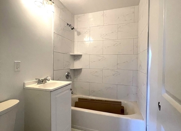 1 bed, 1 bath, 700 sqft, $2,200, Unit 5