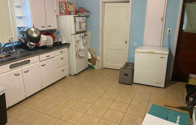 2 beds, 1 bath, 942 sqft, $950