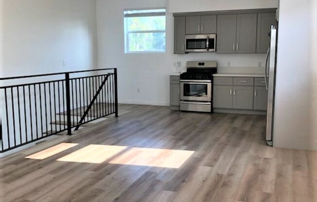 16753-16755 1/2 Sherman Way