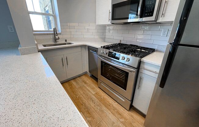 1 bed, 1 bath, 650 sqft, $1,275, Unit 3431-305