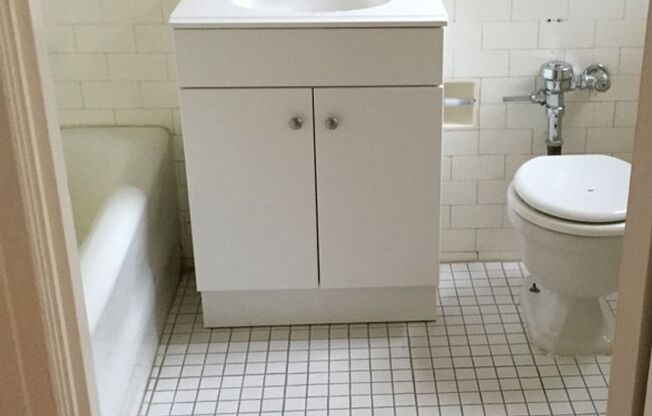 Studio, 1 bath, 240 sqft, $1,125, Unit 616