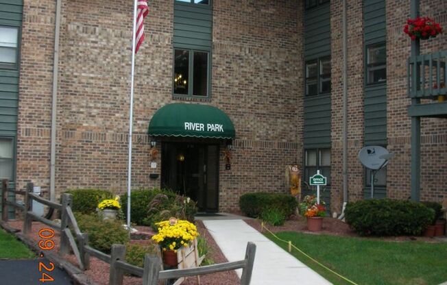 2 beds, 2 baths, 1,029 sqft, $1,279, Unit 1901-095