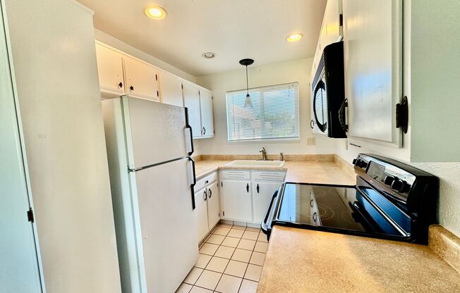 2 Bedroom Beach Front Condo in Ocean Park!