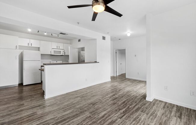 1 bed, 1 bath, 671 sqft, $980, Unit 213