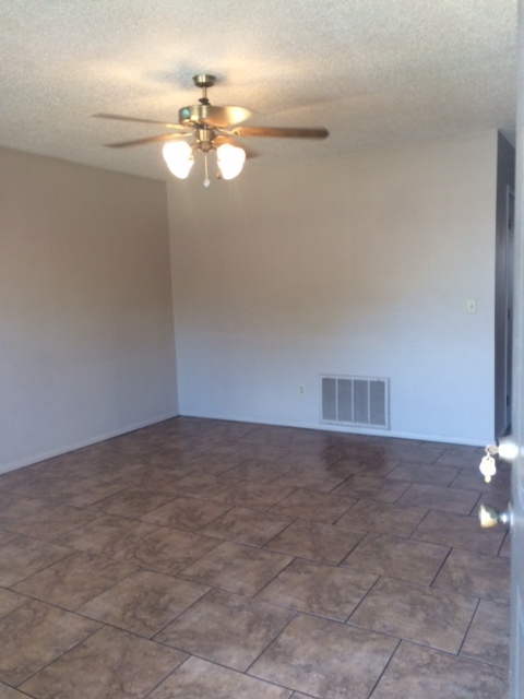 2 beds, 1 bath, 900 sqft, $950