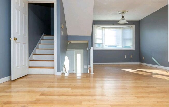 Life is better by the beach! Beach side townhouse 3bed 2.5 bath 1 garage,  master suite with private bath and kitchen.