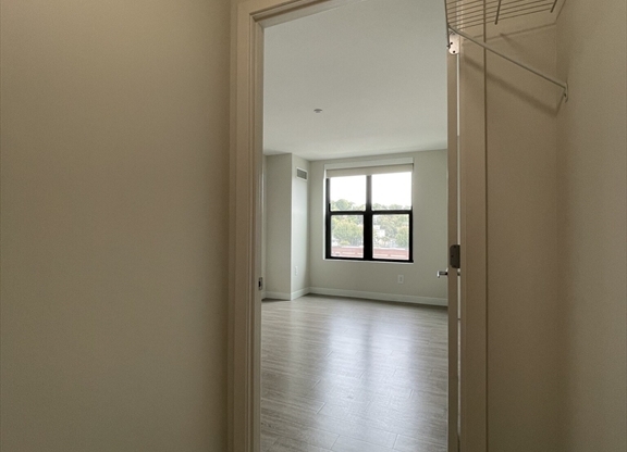 1 bed, 1 bath, 735 sqft, $2,566, Unit 311