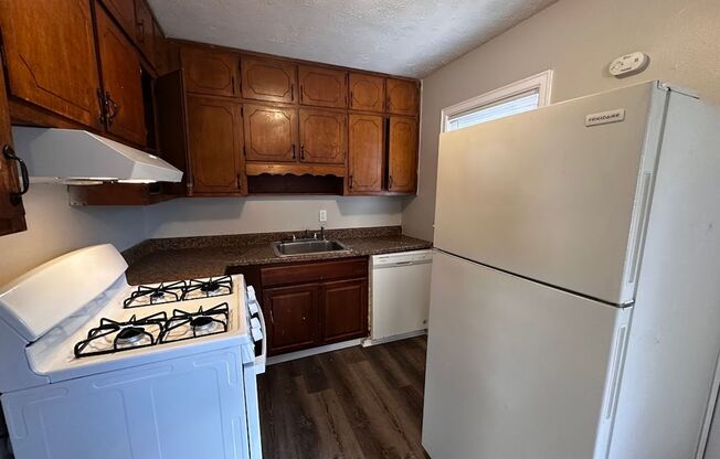 3 beds 1 bath property in Decatur!!