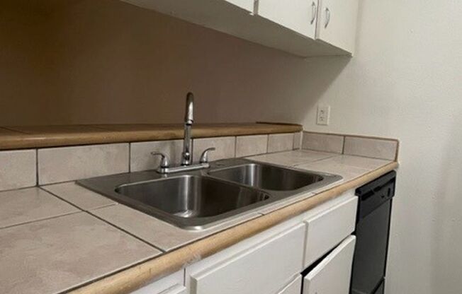 1 bed, 1 bath, 700 sqft, $1,024, Unit ELP2200-219